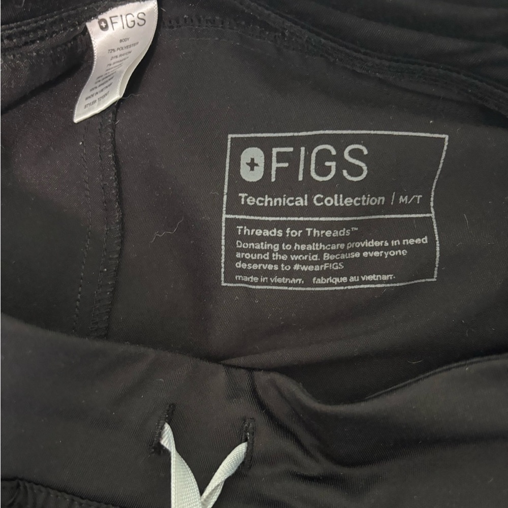 Figs Women’s Kade Black Cargo Straight-Leg Scrub Pants with Gray Drawstring - Picture 4 of 6